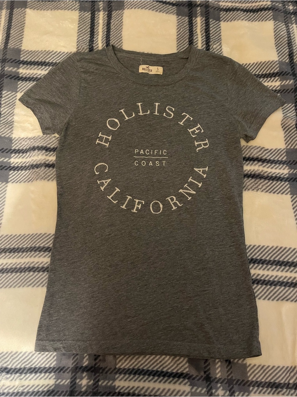 Hollister Heather Gray 'California' Graphic Short-Sleeve Tee